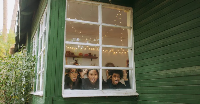 découvrez l'histoire fascinante des triplés de belleville, un trio unique qui captive par leur lien exceptionnel et leurs aventures remarquables.