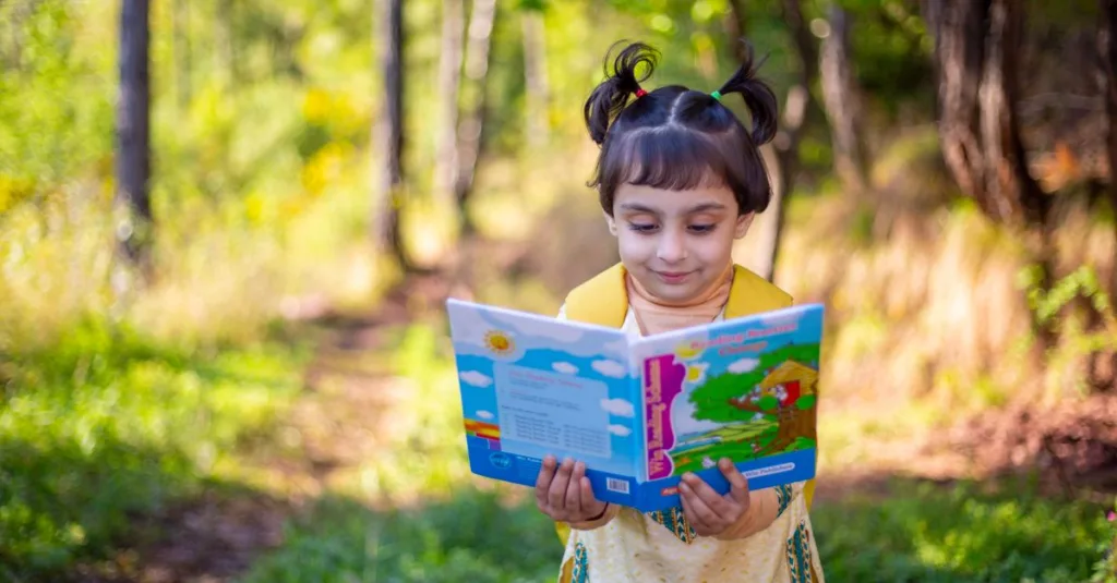 découvrez l'importance de la littératie précoce pour le développement des compétences en lecture et écriture chez les jeunes enfants.